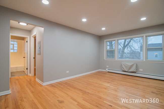 Building Photo - Fully renovated 1bed/1bath