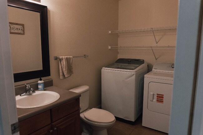 Foto del edificio - 750 Majestic Dr