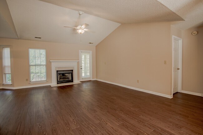 Foto del edificio - 3 Bedroom 2 Bath home is located in Greer!