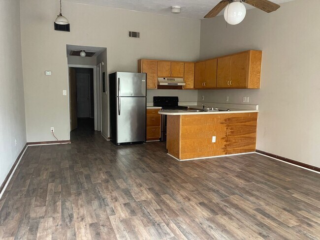 Photo - 1 bed 1 bath newly renovated townhouse