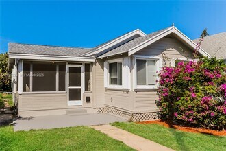 Building Photo - 713 S N St