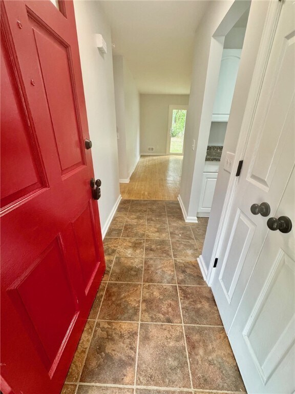 Foto del edificio - 13 Briggs Ave