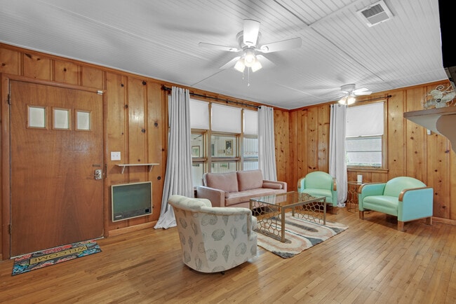 Building Photo - 82 Cobia St