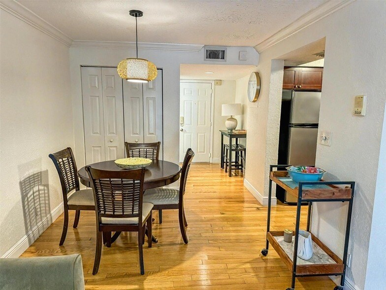Foto principal - 4525 Poinciana St