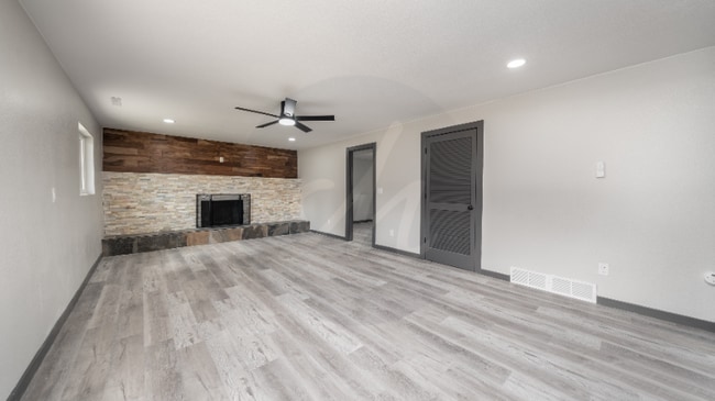 Building Photo - 1050 Valkenburg Dr