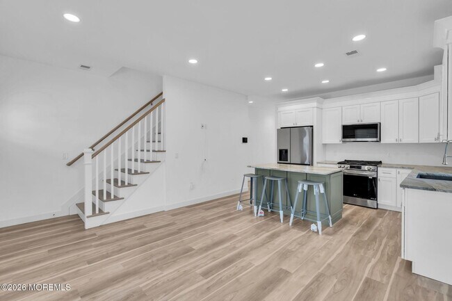 Building Photo - 45 Borden Ave