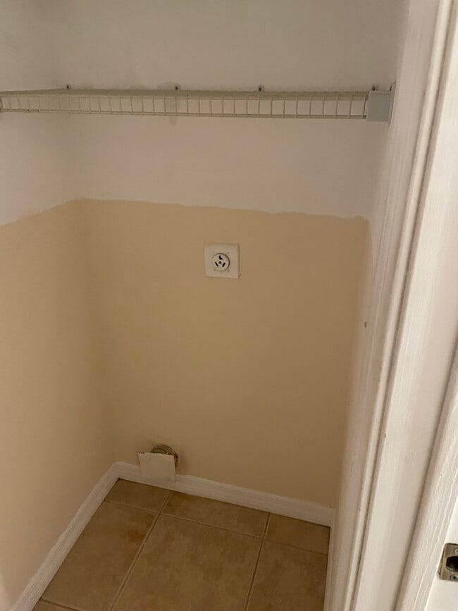 Building Photo - 1400 Gandy Blvd N