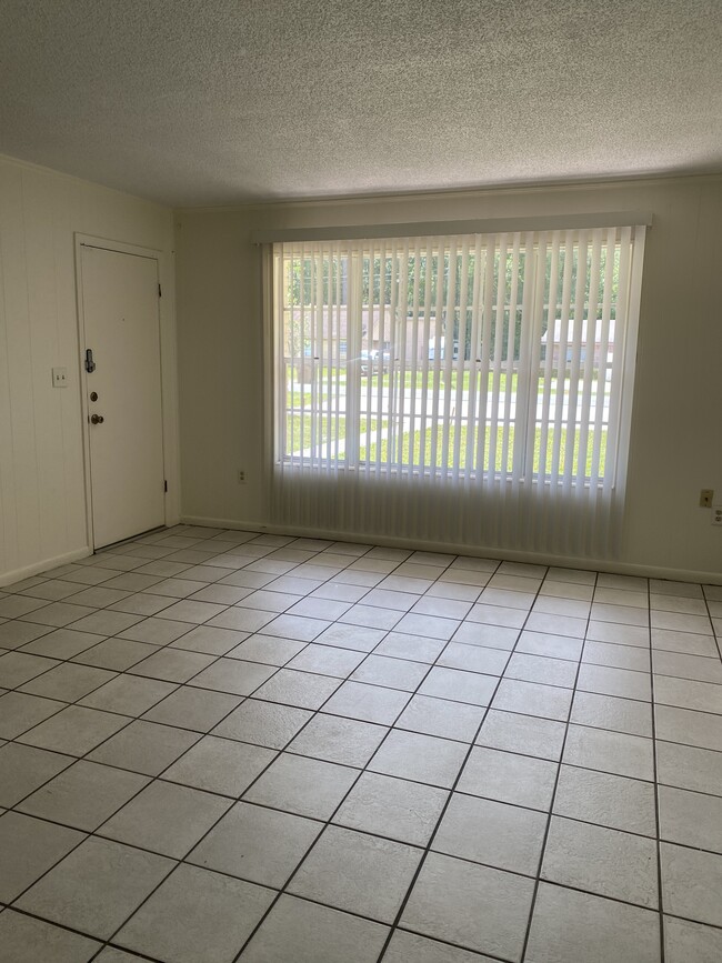 Building Photo - 1025 SW McFarlane Ave
