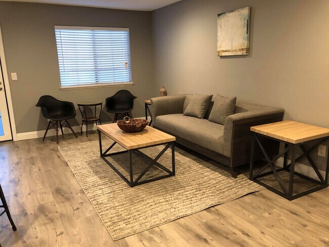 Foto del edificio - 101 Luna Way