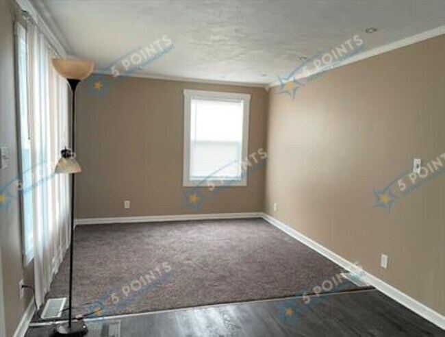 Building Photo - 457 Maryland St NE