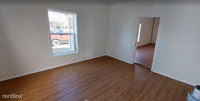 Building Photo - 2 br, 1 bath House - 115 S. C St.