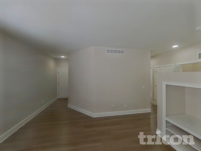 Foto del edificio - 2290 St Claire Dr