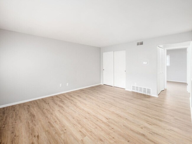 Foto del edificio - 593 Riverview Dr