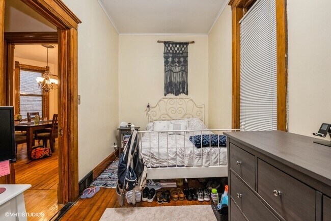 Foto del edificio - 716 W Briar Pl