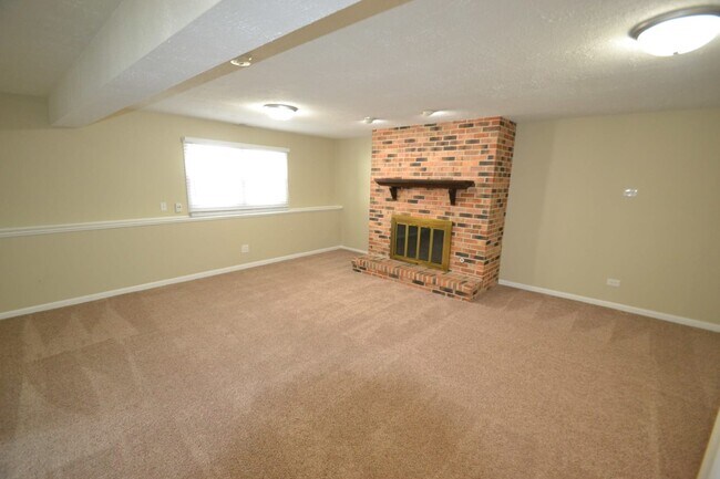 Building Photo - 952 Dearborn Cir