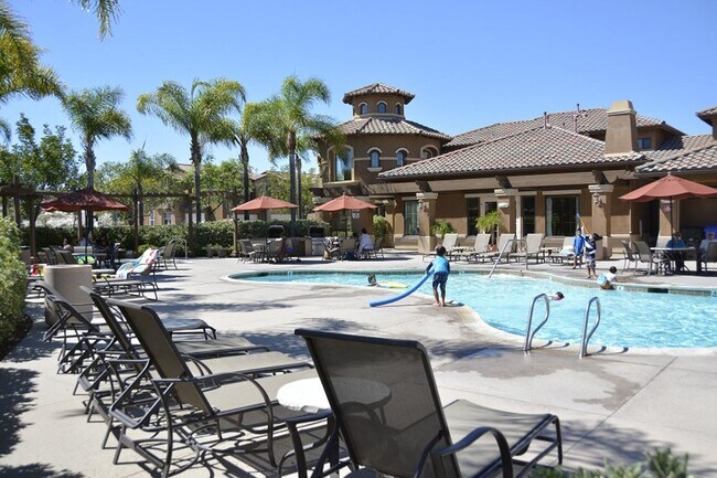 Foto del edificio - Spacious 3 BD, 3 BA Townhome in Airoso of Carmel Valley!