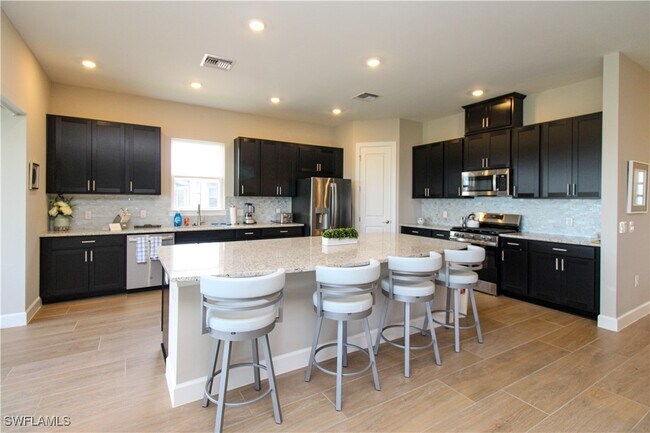 Foto del edificio - 15765 Cortina St