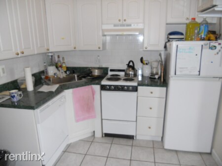 Foto del edificio - Studio, 1 bath  - 50 Park Vale Ave 17