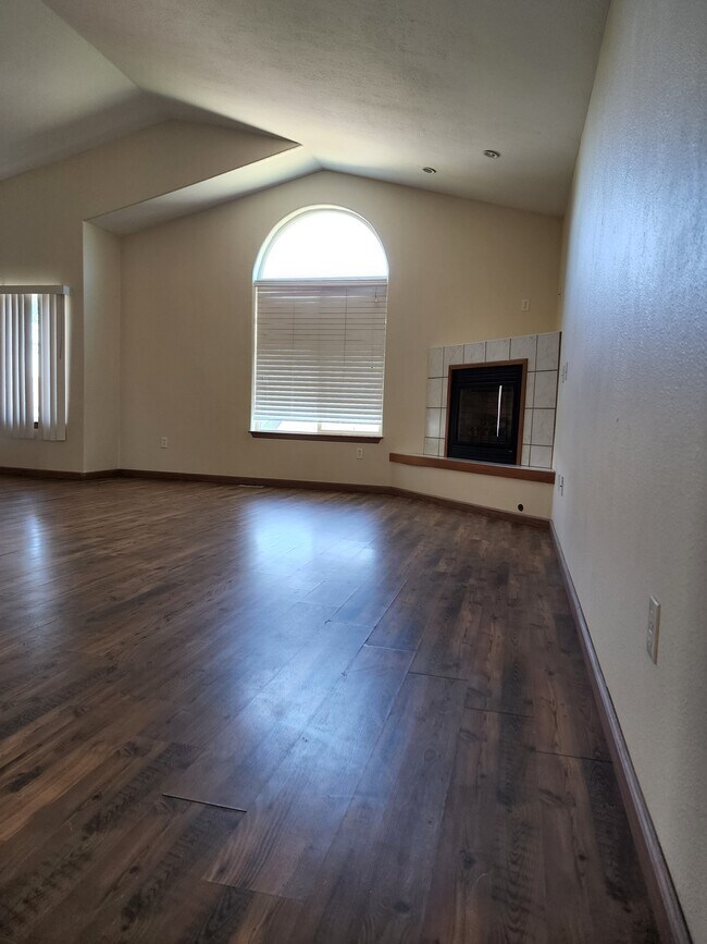 Open concept upstairs - 829 S Aspen St