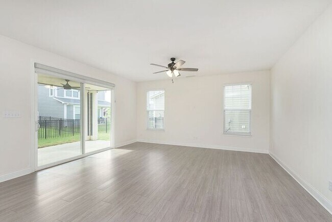 Foto del edificio - Beautiful Three Bedroom in Carmel!