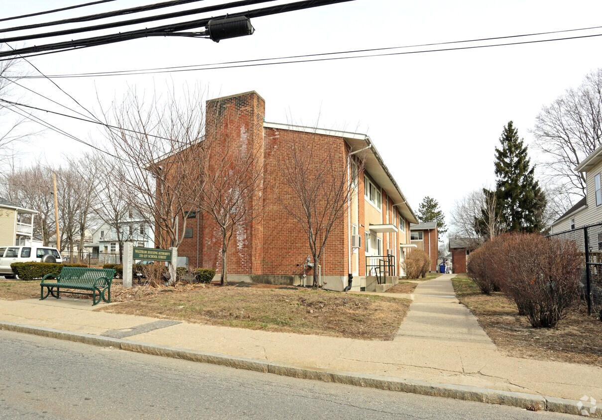 Building Photo - 231-237 School St