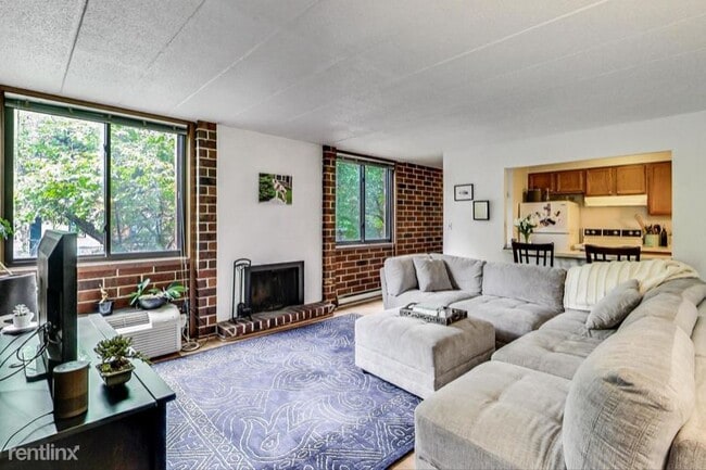 Building Photo - 1 br, 1 bath Condo - 2225 N Halsted 11 Uni...