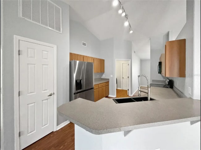 Foto del edificio - 7010 Summit Cir