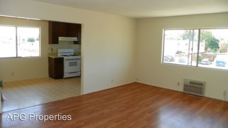 Building Photo - 1810 W Greenleaf Ave