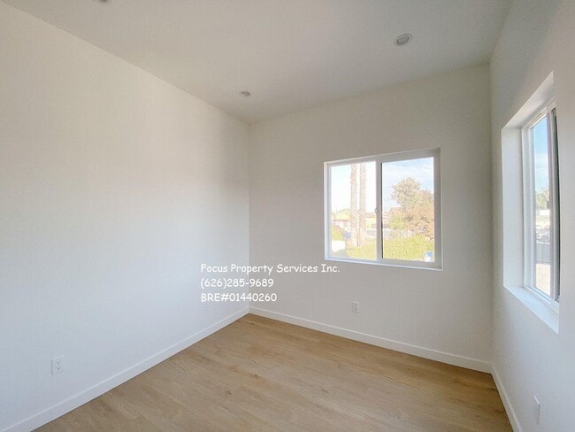 Building Photo - 2101