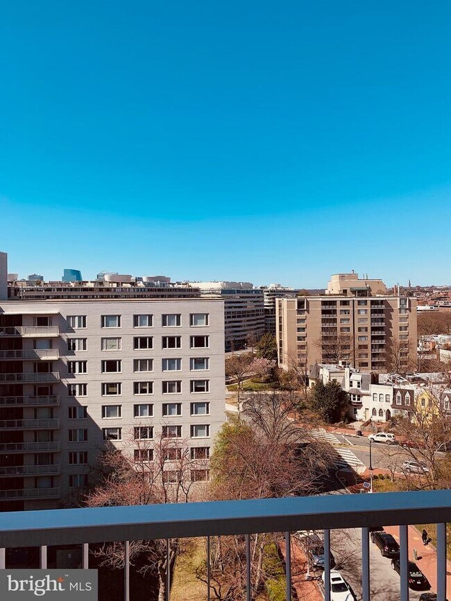 Building Photo - 730 24th St NW