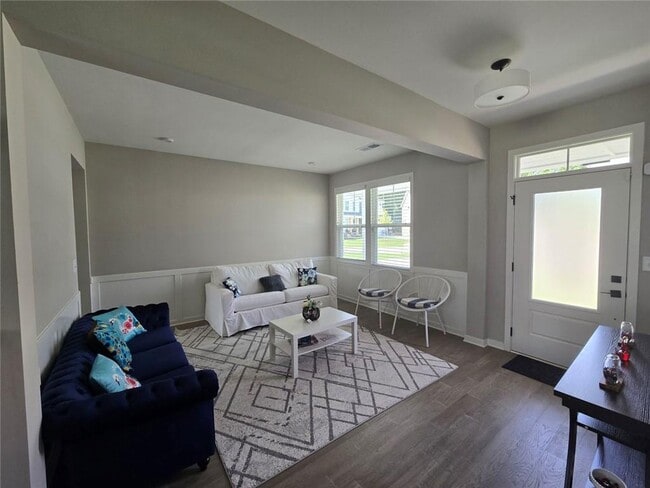 Foto del edificio - 121 Linden Ct