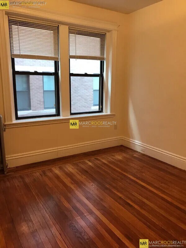 Foto del edificio - 27 Park Dr