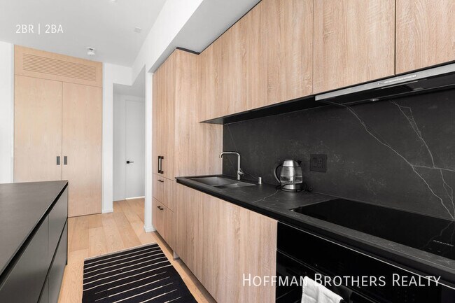 Building Photo - 1030 N Kings Road West Hollywood, CA 90069