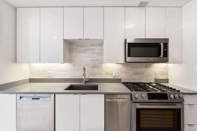 Building Photo - 121 Portland St