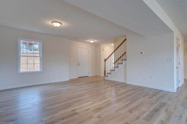 Foto del edificio - Pembroke, 3 BR / 2.5 BA, Available 12/15
