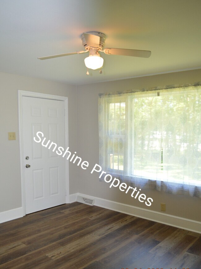 Building Photo - 4013 Jenny Rd