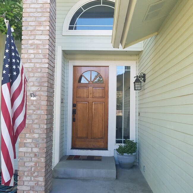 Foto del edificio - 2168 N Fastwater Ave