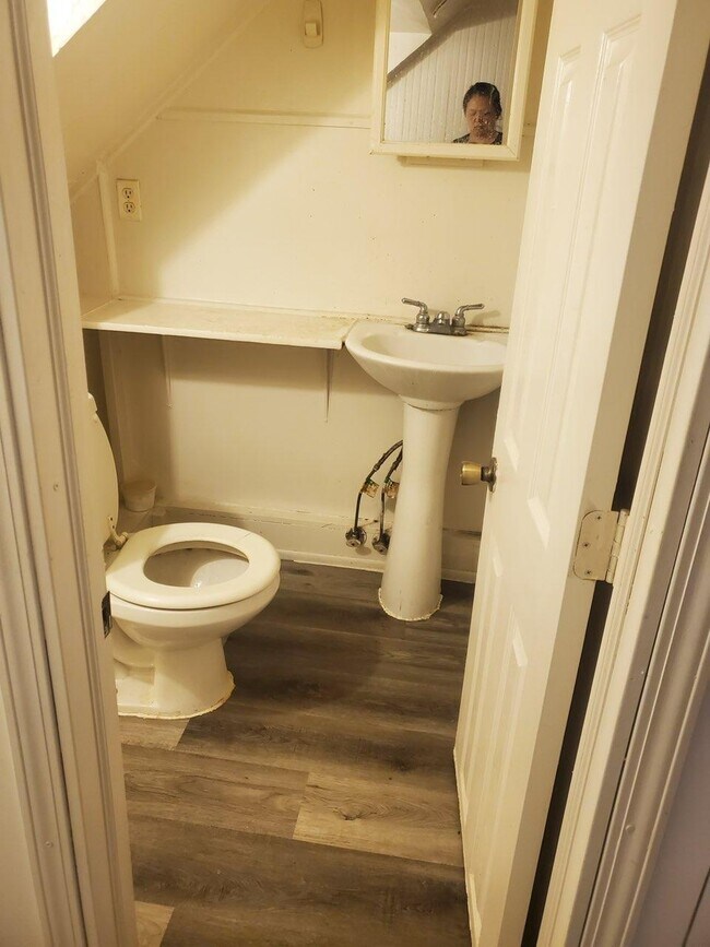 Building Photo - 2368 Chickasaw St