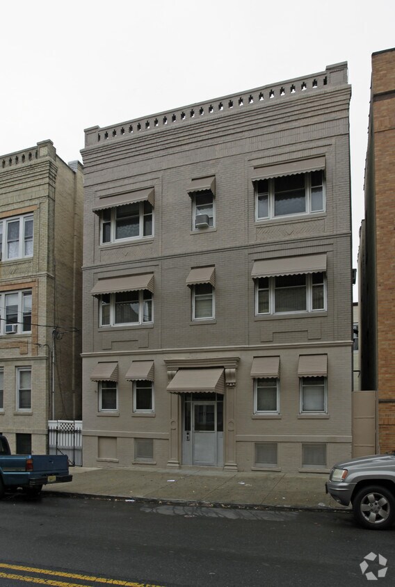 Building Photo - 111 Baldwin Ave