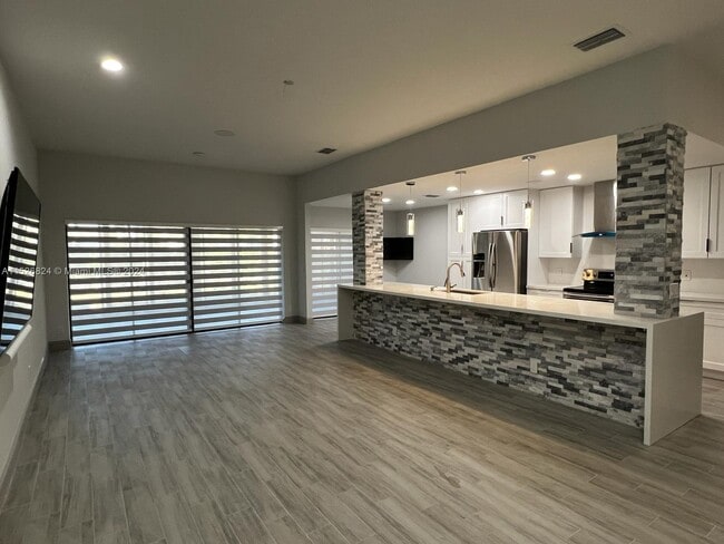Building Photo - 6729 Palermo Way