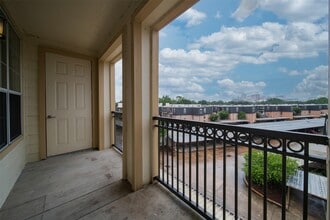 Building Photo - 7575 Kirby Dr