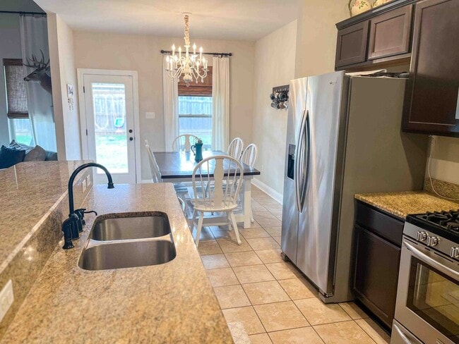 Foto del edificio - Beautiful 4bed/2 bath home in Cypress Bend