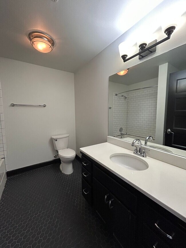 Foto del edificio - Sleek Downtown Living with a Modern Edge