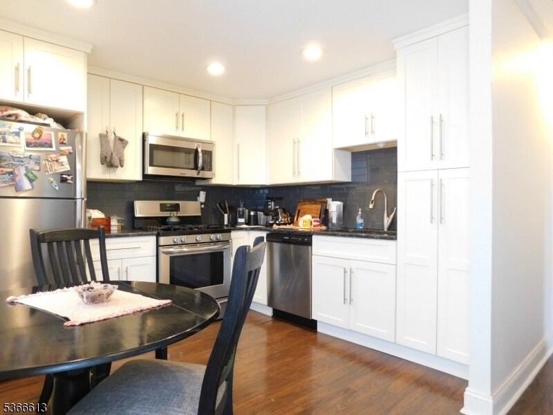 Foto principal - 176 Totowa Rd
