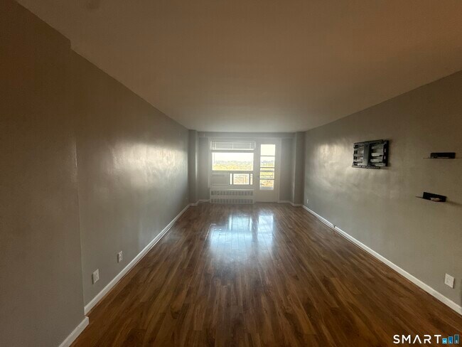 Building Photo - 71 Strawberry Hill Ave