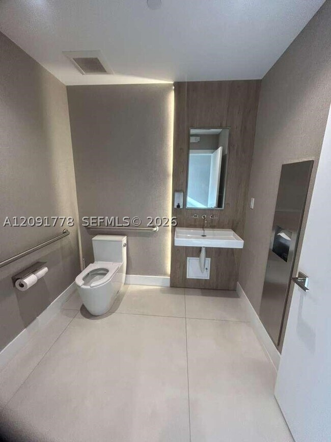 Foto del edificio - 801 N Venetian Dr