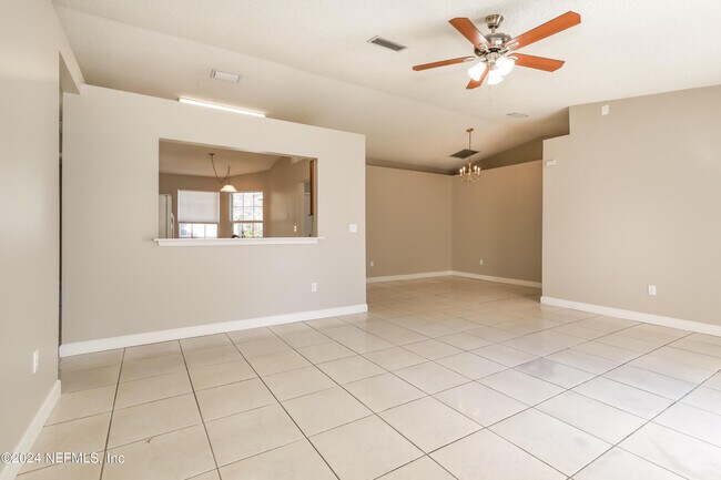 Foto del edificio - 1597 Twin Oak Dr W