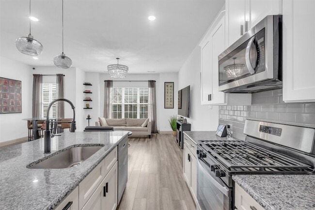 Building Photo - 4153 Shavano Dr