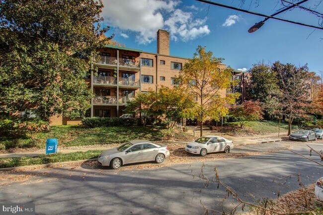 Foto del edificio - 2325 42nd St NW