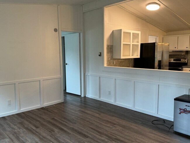 Foto del edificio - 3 bed 2 bath manufactured home on large co...